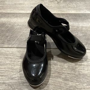 Girls black tap shoes